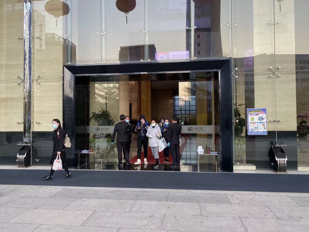 壹号娱乐上下齐心战“疫”情，党旗飘扬在一线